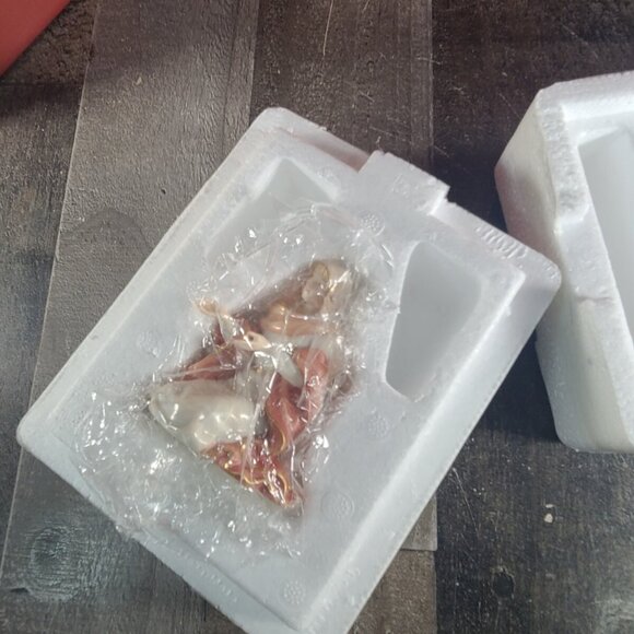 Lenox Mary Joesph Baby Jesus & Stable W/ Boxes - Picture 8 of 12